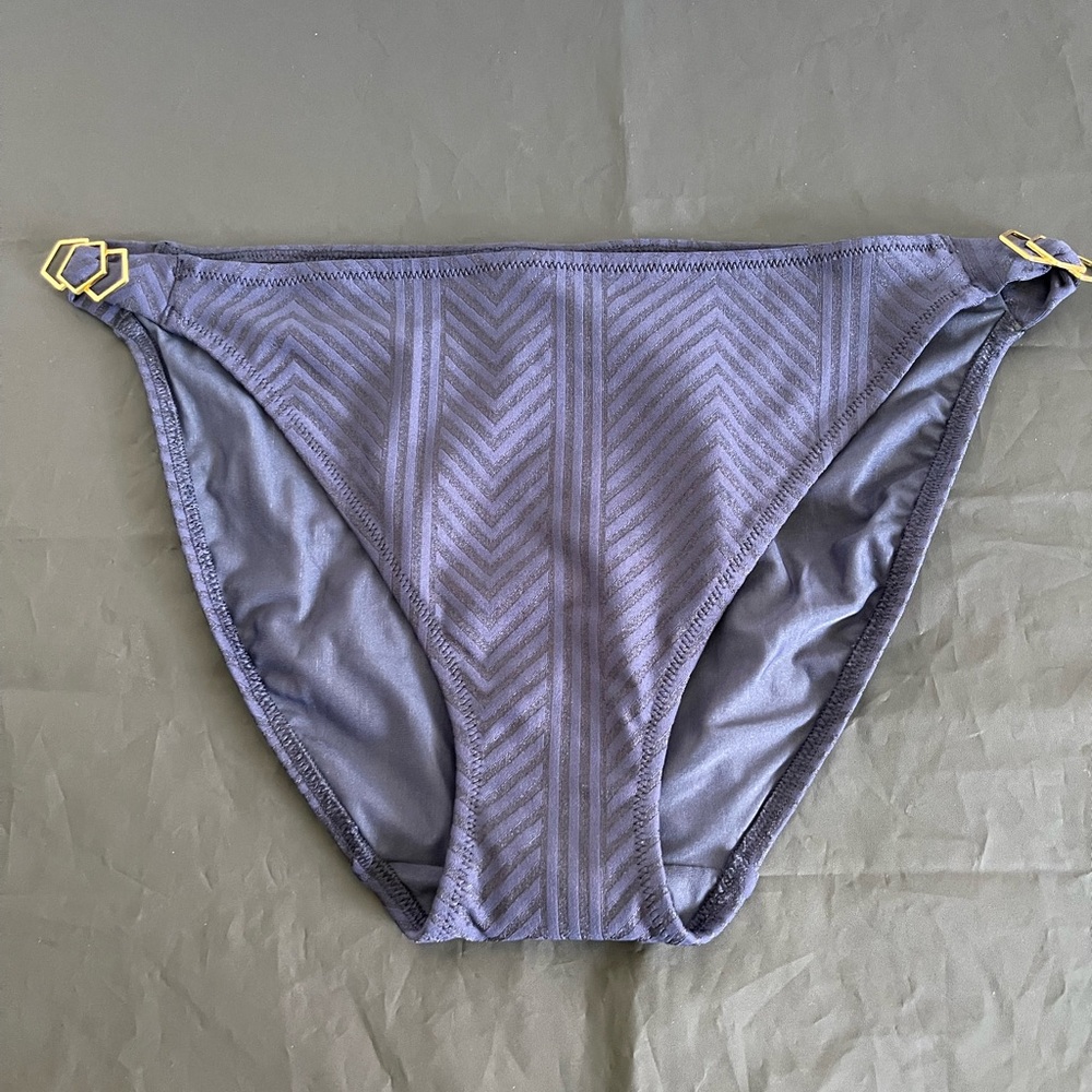 Fantasie Navy Chevron Bikini Bottoms w/ Gold Metal Accents - size M - NWT - Picture 2 of 5
